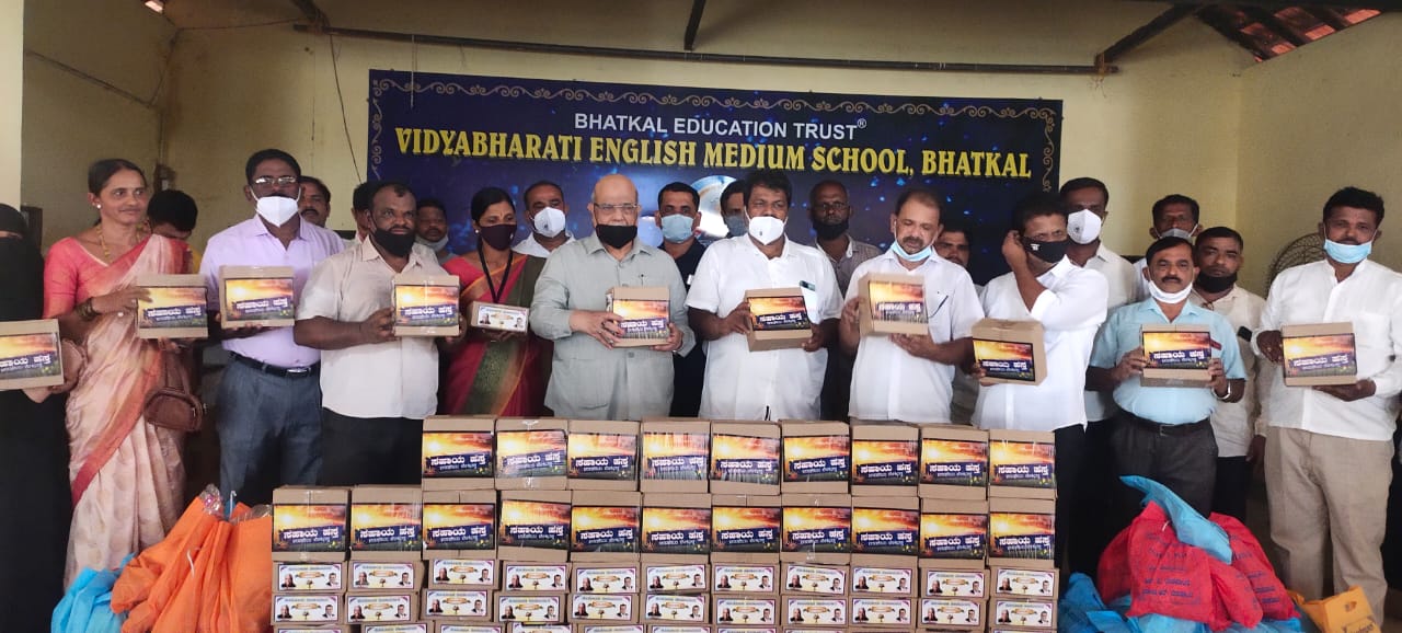 ಭಟ್ಕಳ:  ಆಶಾ ಕಾರ್ಯಕರ್ತೆಯರಿಗೆ ಆರೋಗ್ಯ ಕಿಟ್ ವಿತರಣೆ