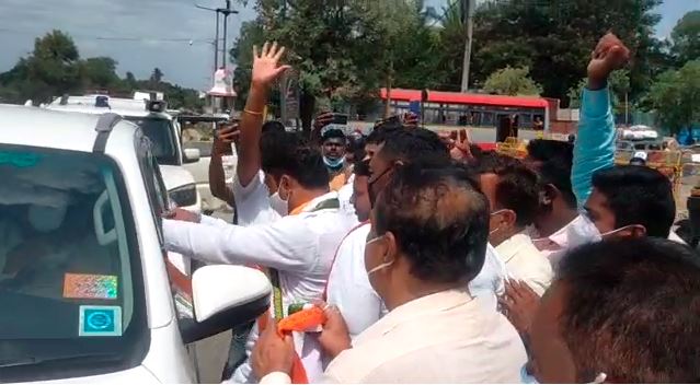 ಮೈಸೂರಿಗೆ ಆಗಮಿಸಿದ ಸಿದ್ದರಾಮಯ್ಯ: ರಾಜ್ಯದ ಹುಲಿ, ಮೈಸೂರು ಹುಲಿ ಎಂದು ಘೋಷಣೆ ಕೂಗಿದ ಅಭಿಮಾನಿಗಳು