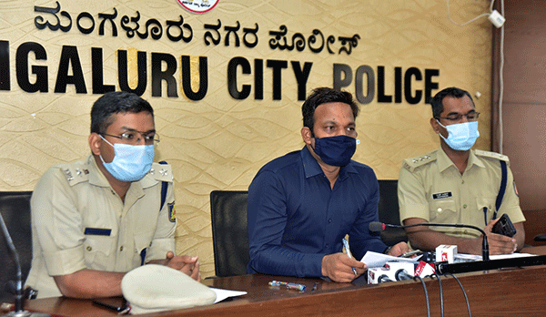 ಕೊರೋನ ಯೋಧರ ಮೇಲಿನ ಹಲ್ಲೆ ಸಹಿಸಲಾಗದು: ಪೊಲೀಸ್ ಆಯುಕ್ತ ಶಶಿಕುಮಾರ್ ಕೊರೋನ ಯೋಧರ ಮೇಲಿನ ಹಲ್ಲೆ ಸಹಿಸಲಾಗದು: ಪೊಲೀಸ್ ಆಯುಕ್ತ ಶಶಿಕುಮಾರ್