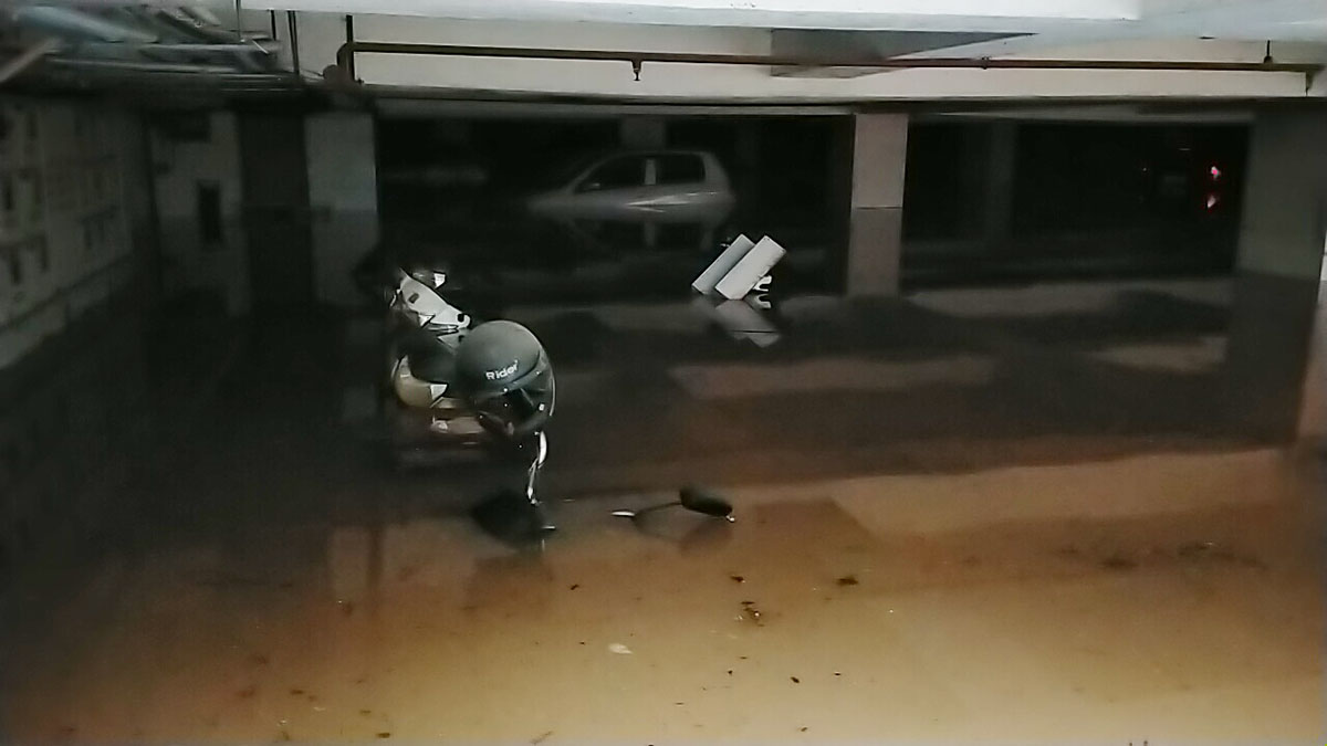 ಉಡುಪಿ; ಬಿಗ್‌ಬಝಾರ್ ಕಟ್ಟಡದ ಪಾರ್ಕಿಂಗ್ ಸ್ಥಳ ಜಲಾವೃತ: ವಾಹನಗಳು ನೀರಿನಲ್ಲಿ ಮುಳುಗಡೆ