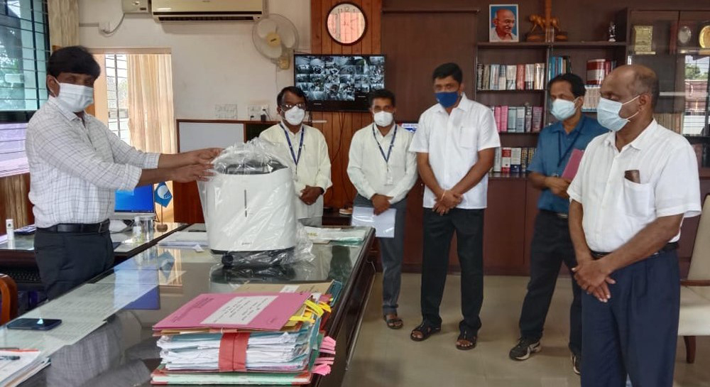 ಶ್ರೀಕ್ಷೇತ್ರ ಧರ್ಮಸ್ಥಳದಿಂದ ಉಡುಪಿ ಜಿಲ್ಲಾಸ್ಪತ್ರೆಗೆ ಆಕ್ಸಿಜನ್ ಕಾನ್ಸಂಟ್ರೇಟರ್ ಕೊಡುಗೆ