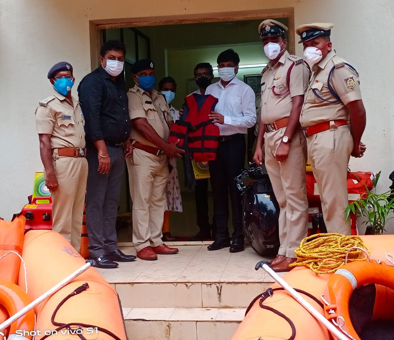 ಉಡುಪಿ ಜಿಲ್ಲಾ ಗೃಹರಕ್ಷಕ ದಳ ಕಚೇರಿಗೆ ಪ್ರವಾಹ ರಕ್ಷಣಾ ಸಾಮಗ್ರಿಗಳ ವಿತರಣೆ