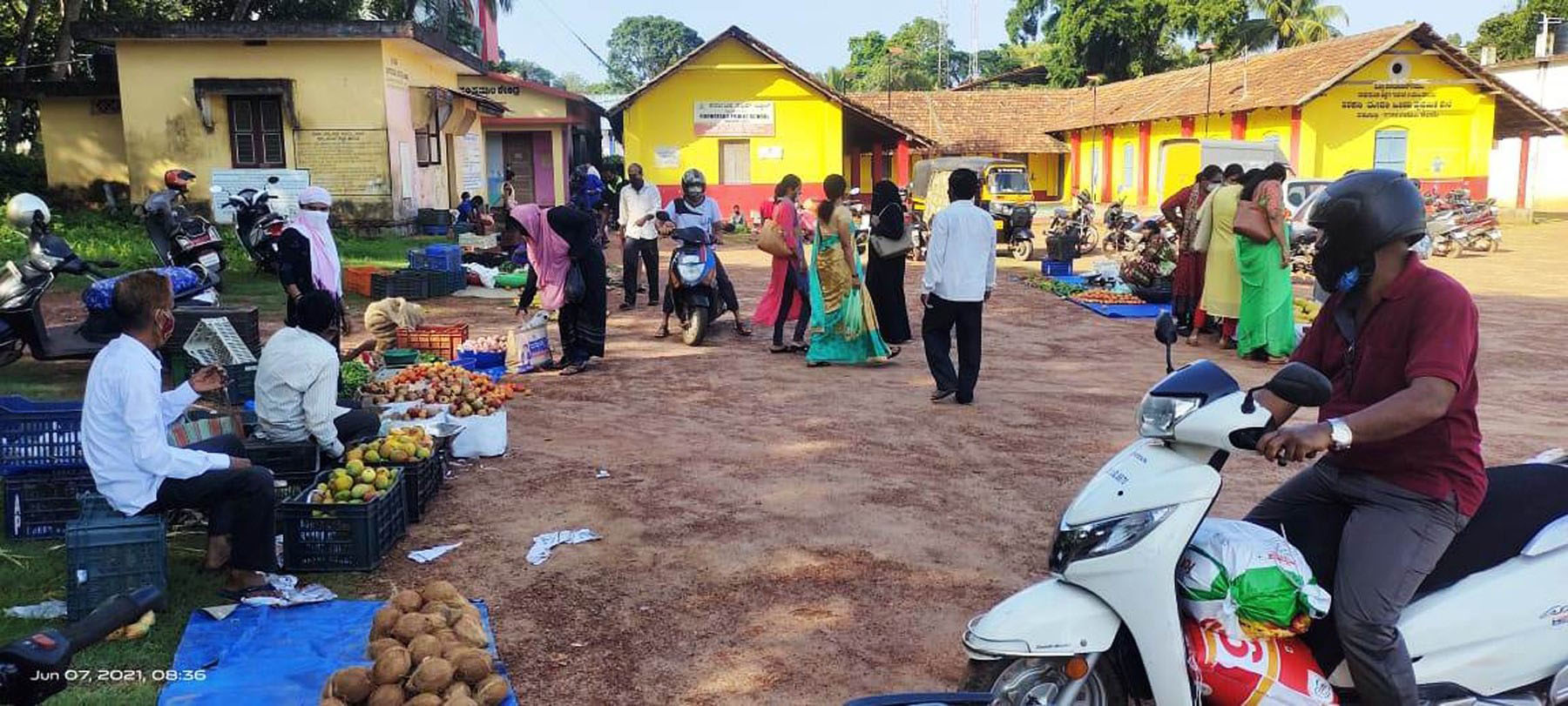 40 ಗ್ರಾಪಂಗಳಲ್ಲಿ ಲಾಕ್‌ಡೌನ್ ಸಡಿಲಿಕೆ: ಎಲ್ಲೆಡೆ ಜನಸಂದಣಿ