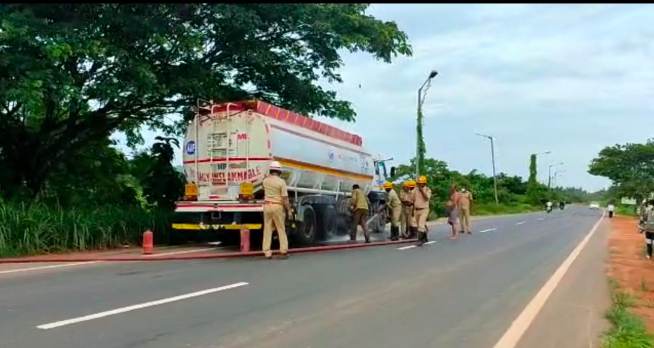 ಬಿ.ಸಿ.ರೋಡ್: ಡೀಸೆಲ್‌ ಸಾಗಿಸುವ ಟ್ಯಾಂಕರ್ ಚಕ್ರದಲ್ಲಿ ಕಾಣಿಸಿಕೊಂಡ ಬೆಂಕಿ; ಆತಂಕದ ವಾತಾವರಣ