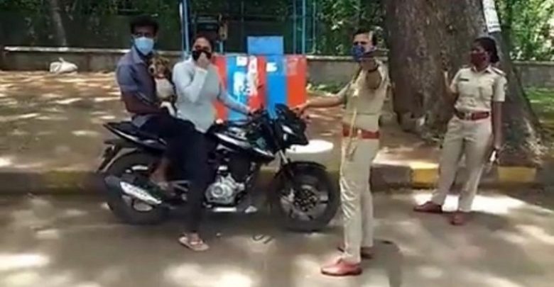 ಮೈಸೂರು: ಪೊಲೀಸರೊಂದಿಗೆ ರಂಪಾಟ ಮಾಡಿದ ಯುವತಿ; ವೀಡಿಯೋ ವೈರಲ್