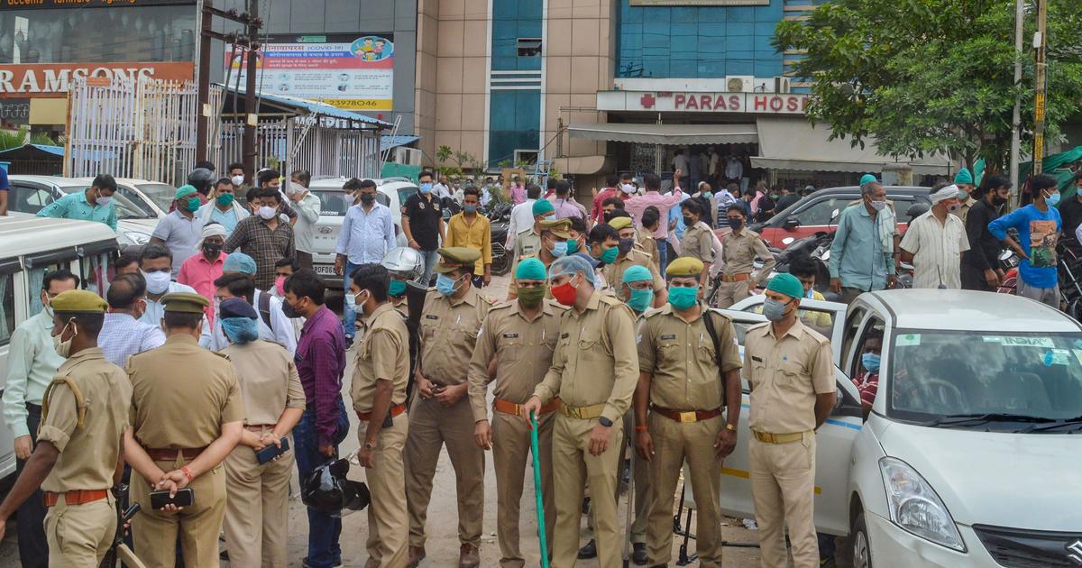 ಆಕ್ಸಿಜನ್ ಪೂರೈಕೆ  ಕಡಿತಗೊಳಿಸಿ ಆಕ್ರೋಶಕ್ಕೆ ಕಾರಣವಾಗಿದ್ದ ಆಗ್ರಾ ಆಸ್ಪತ್ರೆಗೆ ಬೀಗ ಜಡಿದ ಜಿಲ್ಲಾಡಳಿತ