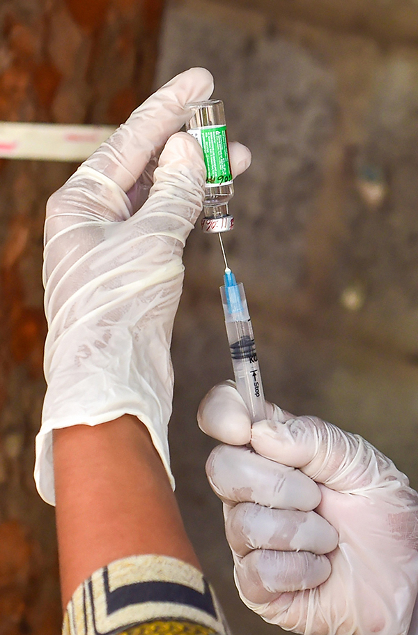 ಕೋವಿಶೀಲ್ಡ್, ಕೊವ್ಯಾಕ್ಸಿನ್ ಲಸಿಕೆ ಪಡೆದರೂ ಕೊರೋನದ ‘ಡೆಲ್ಟಾ’ ಪ್ರಬೇಧದ ಸೋಂಕು ತಡೆಗಟ್ಟಲು ಅಸಾಧ್ಯ