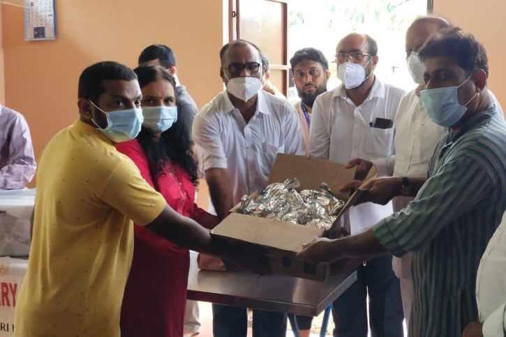 ಉಡುಪಿ ಕಾಂಗ್ರೆಸ್ ಅಲ್ಪಸಂಖ್ಯಾತರ ಘಟಕದಿಂದ ಆಹಾರ ಕಿಟ್ ವಿತರಣೆ