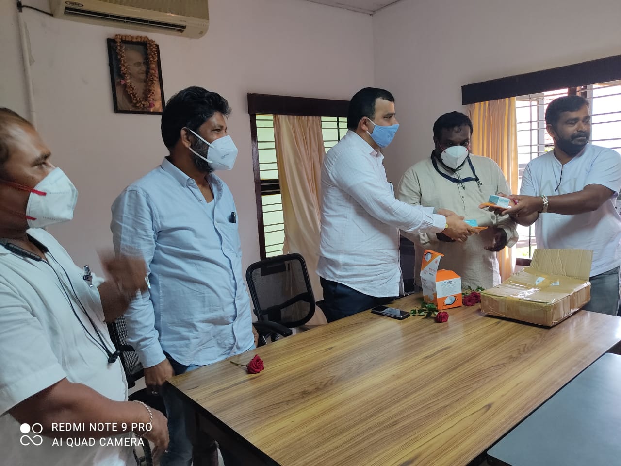 ಕಾರ್ಕಳ: ತಾಲೂಕು ಕಚೇರಿಗೆ ವೈದ್ಯಕೀಯ ಸಾಮಗ್ರಿ ವಿತರಣೆ