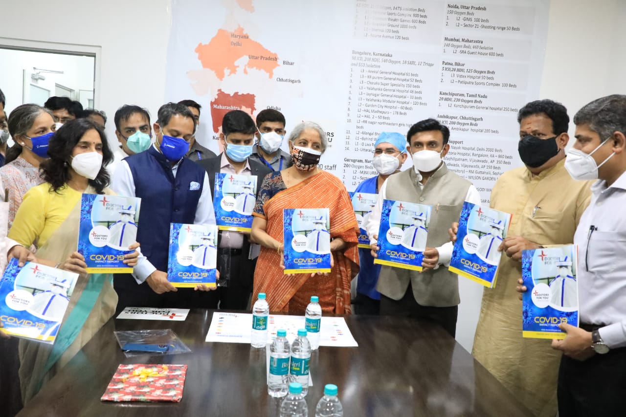 ಯಲಹಂಕ ಕೋವಿಡ್‌ ಆಸ್ಪತ್ರೆಗೆ ಕೇಂದ್ರ ಸಚಿವೆ ನಿರ್ಮಲಾ ಸೀತಾರಾಮನ್‌ ಭೇಟಿ