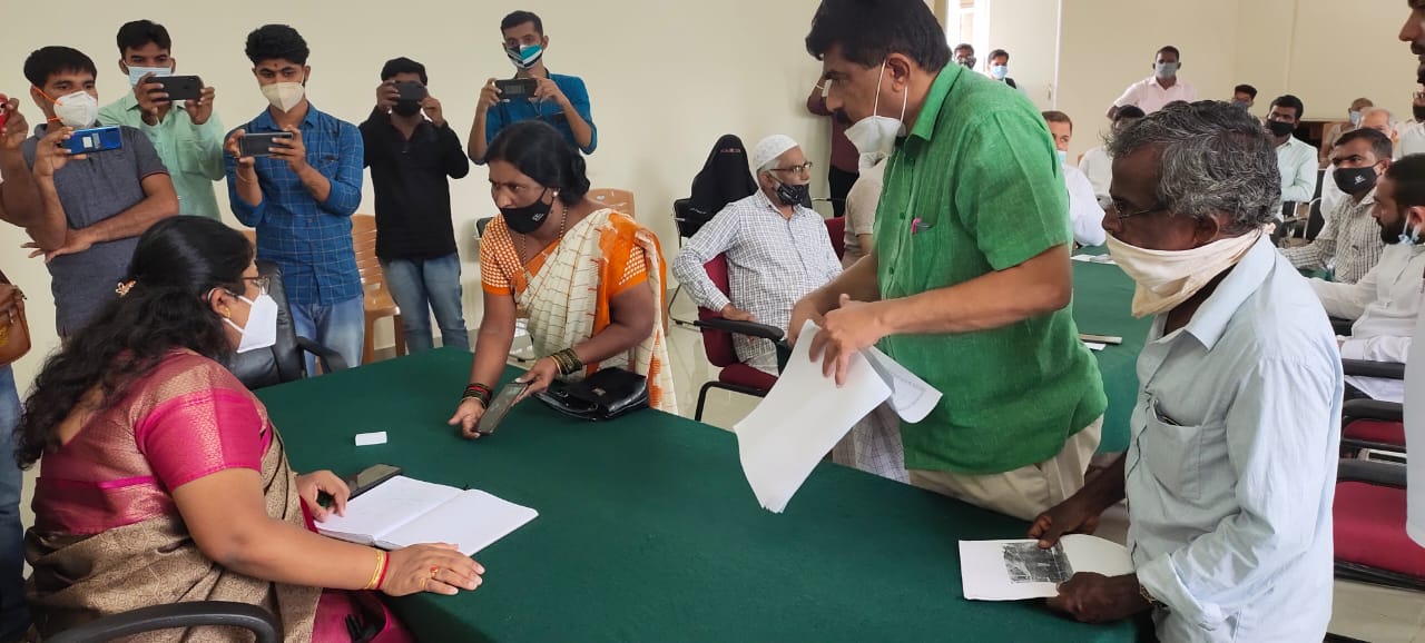 ಅರಣ್ಯ ಸಿಬ್ಬಂದಿಗಳ ದೌರ್ಜನ್ಯ ಆರೋಪ : ಉಪ ವಿಭಾಗ ಅಧಿಕಾರಿಗಳ ಮುಂದೆ ಅರಣ್ಯವಾಸಿಗಳ ಆಕ್ರೋಶ