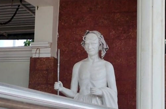 ಪುತ್ತೂರಿನಲ್ಲಿ ಗಾಂಧೀಜಿ ಪ್ರತಿಮೆಗೆ ಅವಮಾನ: ದೂರು ದಾಖಲು