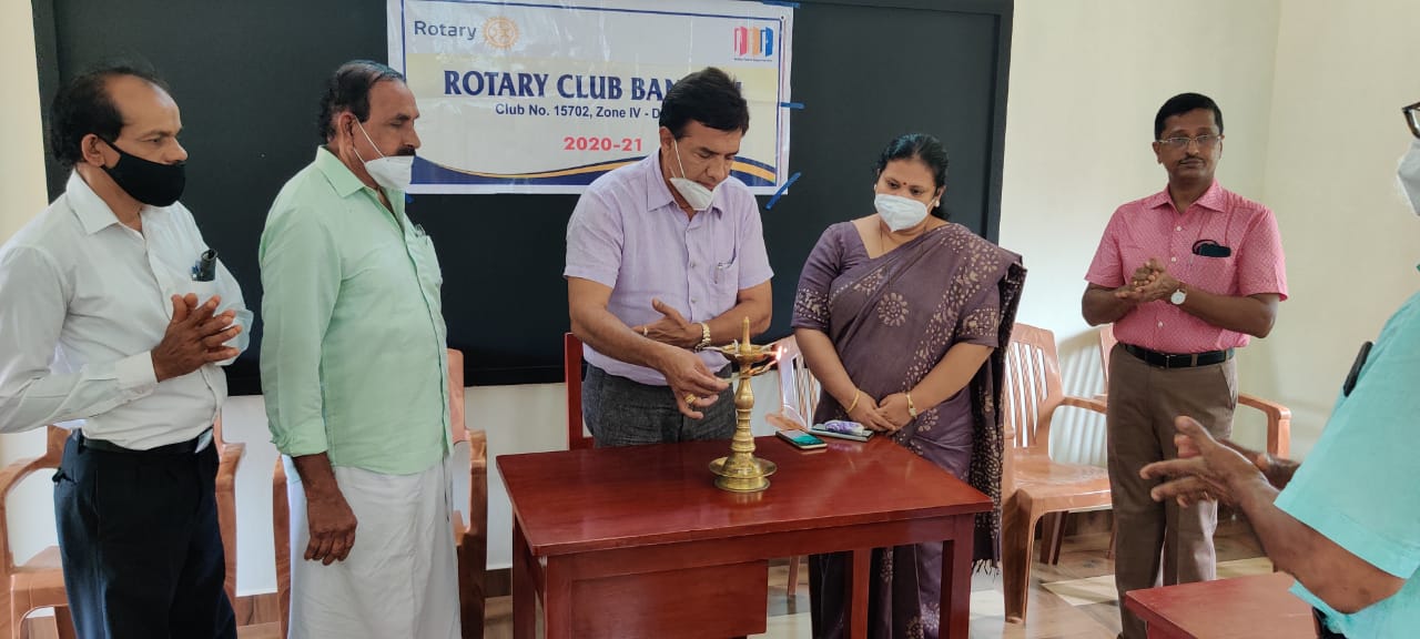 ಬಡಗಬೆಳ್ಳೂರು ಹಿರಿಯ ಪ್ರಾಥಮಿಕ ಶಾಲೆಗೆ ರೋಟರಿ ಕ್ಲಬ್ ಬಂಟ್ವಾಳ ವತಿಯಿಂದ ಪೀಠೋಪಕರಣ ಹಸ್ತಾಂತರ