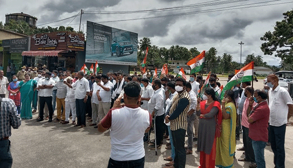 ಕಾರ್ಕಳ ಎಸ್ಸೈ ಅಮಾನತಿಗೆ ಆಗ್ರಹಿಸಿ ಕಾಂಗ್ರೆಸ್ ಕಾರ್ಯಕರ್ತರಿಂದ ಧರಣಿ