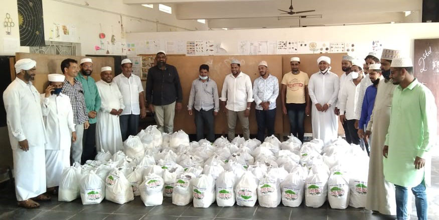 ಉಡುಪಿ ಸಹಾಯ್ ತಂಡದಿಂದ ಪಡಿತರ ಕಿಟ್-ಜಾಕೆಟ್ ವಿತರಣೆ