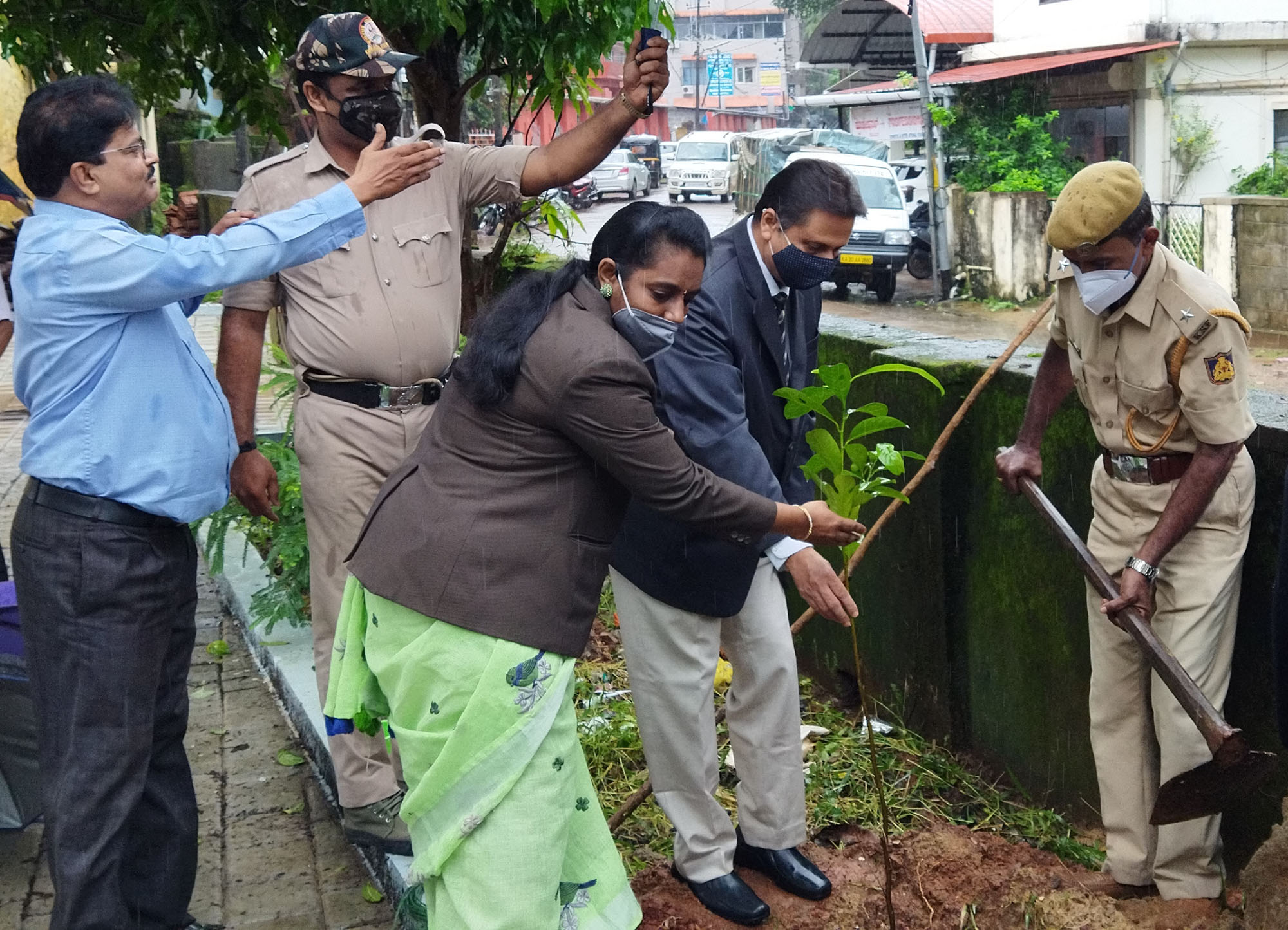 ​ಉಡುಪಿ: ವಕೀಲರ ಸಂಘದಿಂದ ವನಮಹೋತ್ಸವ