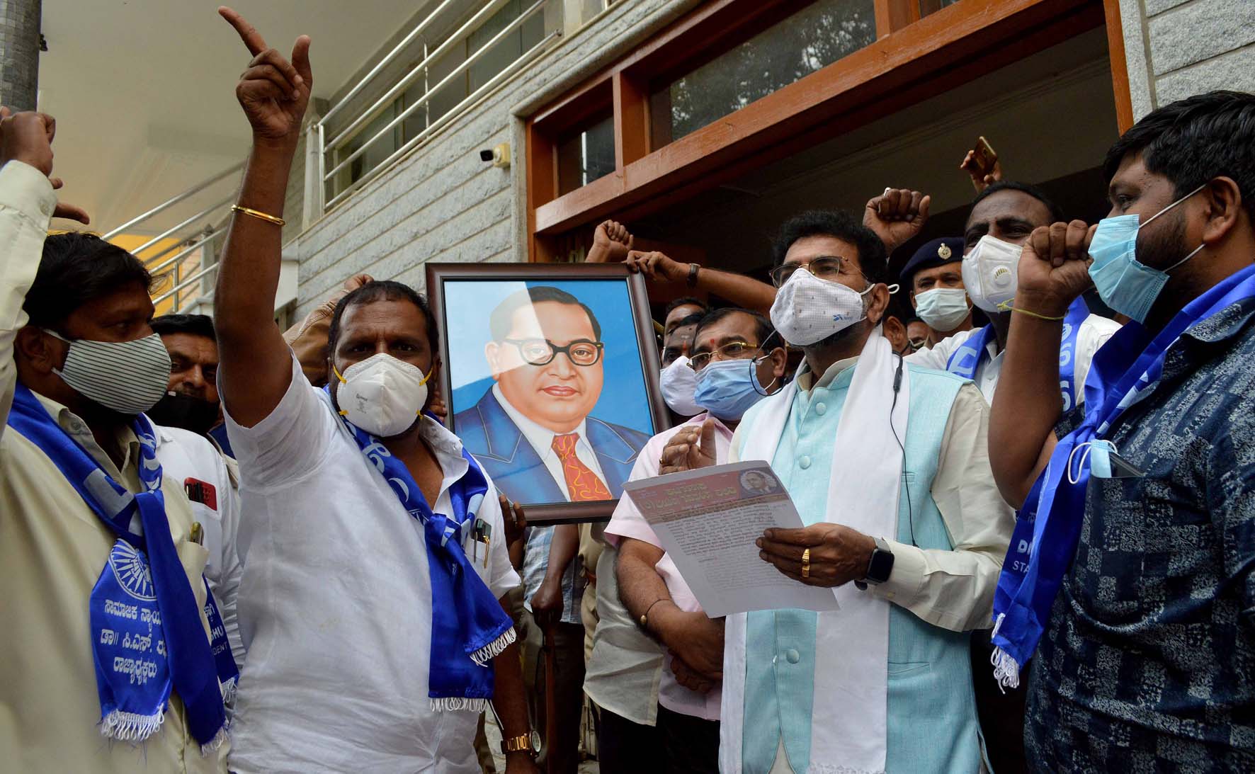 ​ಅಂಬೇಡ್ಕರ್ ಭಾವಚಿತ್ರಕ್ಕೆ ಅವಮಾನ:  ಶಾಸಕ ಎಸ್.ರಘು ವಿರುದ್ದ ಕ್ರಮಕ್ಕೆ ಆಗ್ರಹ