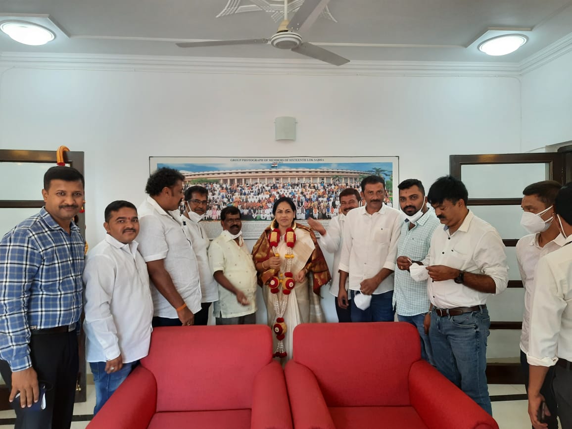 ಸರ್ಫೇಸಿ ಕಾಯಿದೆಗೆ ತಿದ್ದುಪಡಿ ಮಾಡುವಂತೆ ಕೇಂದ್ರ ಸಚಿವೆ ಶೋಭಾ ಕರಂದ್ಲಾಜೆಗೆ ಶಾಸಕ ಎಂ.ಪಿ.ಕುಮಾರಸ್ವಾಮಿ ಮನವಿ