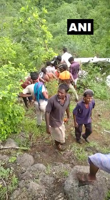 ಮಹಾರಾಷ್ಟ್ರದಲ್ಲಿ ಸಣ್ಣ ವಿಮಾನ ಪತನ: ಪೈಲಟ್ ಬಲಿ, ಇನ್ನೋರ್ವನಿಗೆ ಗಾಯ