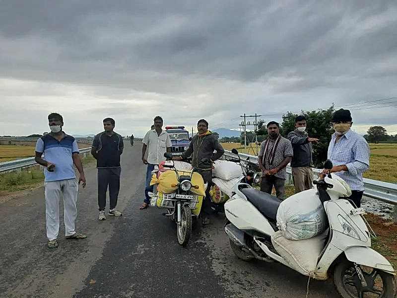 ಬೈಕ್ ನಲ್ಲಿ ಅಕ್ರಮ ಪಡಿತರ ಅಕ್ಕಿ ಸಾಗಾಣಿಕೆ: ಮೂವರ ಬಂಧನ
