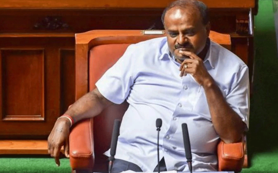 ಸಿಎಂ ಯಡಿಯೂರಪ್ಪ ದಿಲ್ಲಿಗೆ ತೆರಳುವ ವೇಳೆ ಆರು ಬ್ಯಾಗ್‍ಗಳನ್ನು ಕೊಂಡೊಯ್ದಿದ್ದು ಏಕೆ?: ಎಚ್.ಡಿ. ಕುಮಾರಸ್ವಾಮಿ