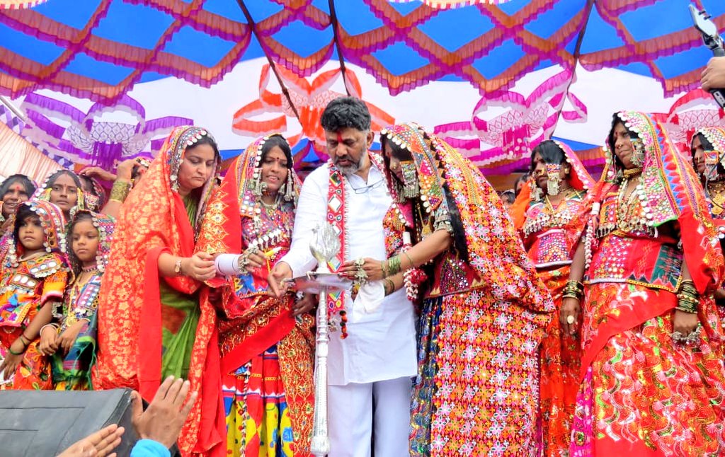 ಲಂಬಾಣಿ ಸಮುದಾಯದವರ ಜೊತೆ ಡಿಕೆಶಿ ಸಂವಾದ