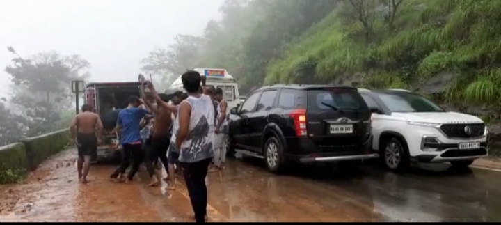 ಚಿಕ್ಕಮಗಳೂರು: ವಾರಾಂತ್ಯದಲ್ಲಿ ಹರಿದು ಬರುತ್ತಿದೆ ಪ್ರವಾಸಿಗರ ದಂಡು