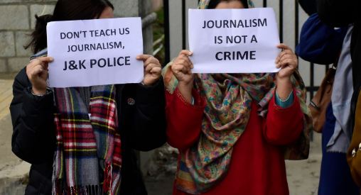 ಕಾಶ್ಮೀರ: ಪತ್ರಕರ್ತನ ಮೇಲೆ ಪೊಲೀಸ್ ದೌರ್ಜನ್ಯ; ಆರೋಪ
