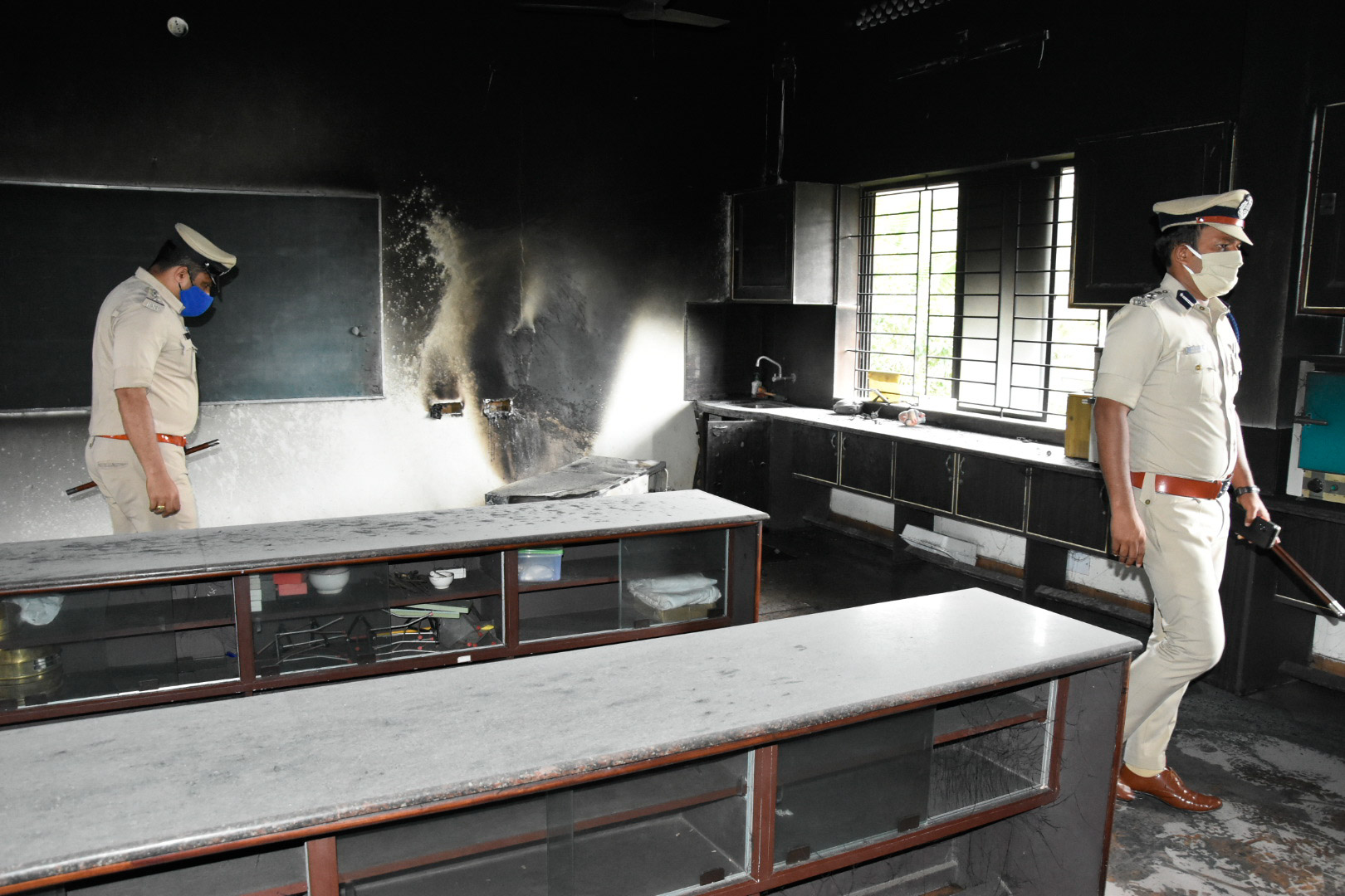 ಉಳ್ಳಾಲ : ಎಸೆಸೆಲ್ಸಿ ಪರೀಕ್ಷಾ ಕೇಂದ್ರದ ಕೊಠಡಿಯಲ್ಲಿ ಬೆಂಕಿ ಆಕಸ್ಮಿಕ