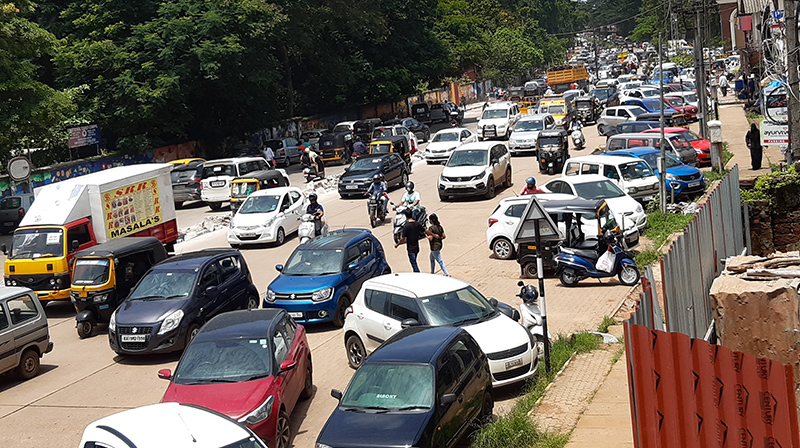 ವೀಕೆಂಡ್ ಕರ್ಫ್ಯೂ: ದ.ಕ. ಜಿಲ್ಲೆಯಲ್ಲಿ ಮಧ್ಯಾಹ್ನ 2ರವರೆಗೆ ಅಗತ್ಯ ವಸ್ತು ಖರೀದಿಗೆ ಅವಕಾಶ