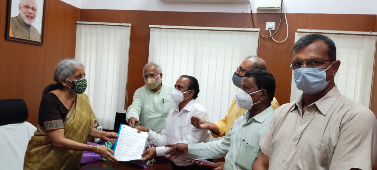 ​ಕೇಂದ್ರ ಸಚಿವೆ ನಿರ್ಮಲಾ ಸೀತಾರಾಮ್ ರನ್ನು ಭೇಟಿಯಾದ ಕರ್ನಾಟಕ ಬೆಳೆಗಾರರ ಒಕ್ಕೂಟ