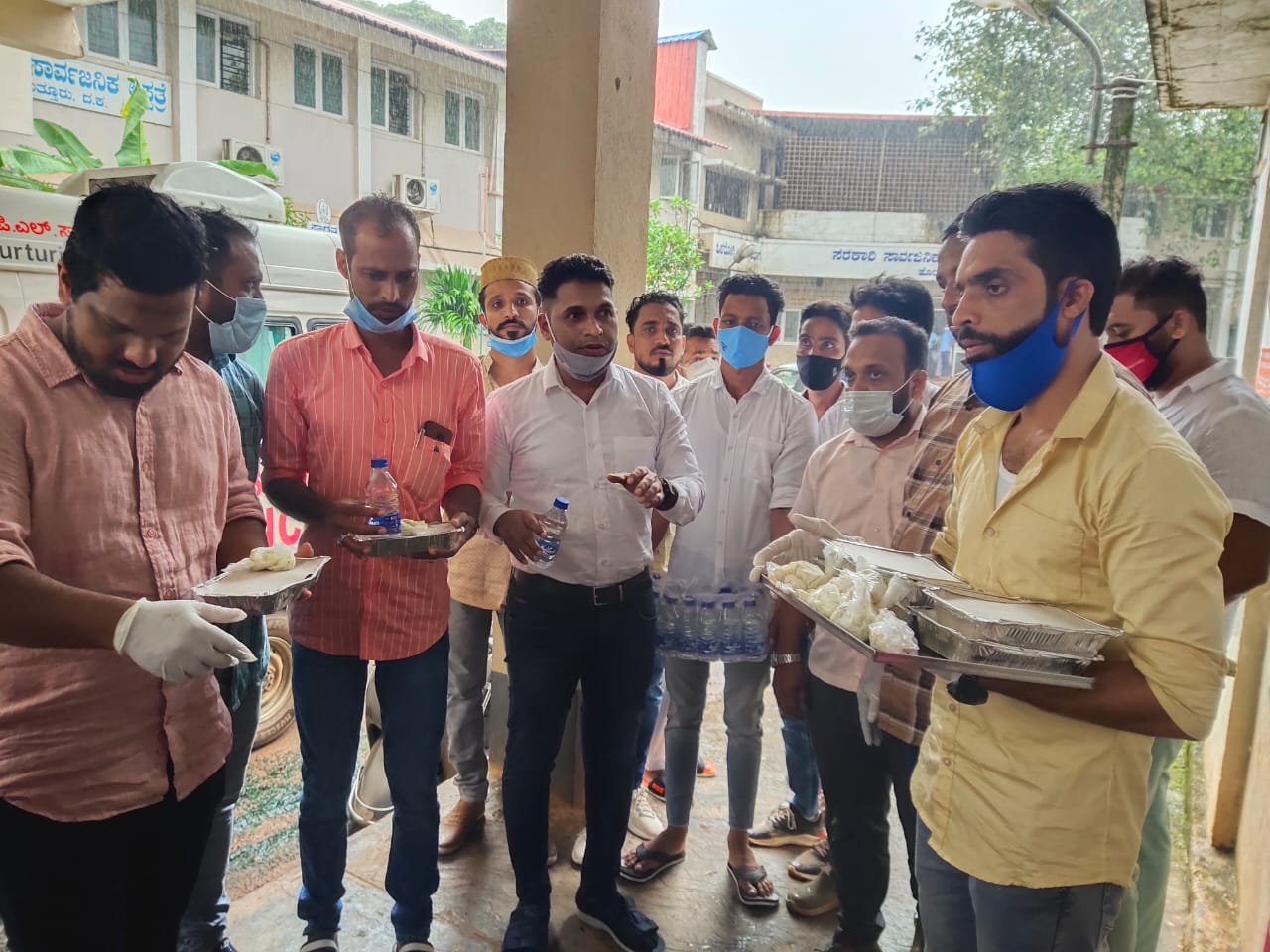 ರೋಗಿಗಳಿಗೆ ಊಟ ವಿತರಿಸುವ ಮೂಲಕ ವಿಶಿಷ್ಟವಾಗಿ ಬಕ್ರೀದ್ ಆಚರಿಸಿದ ಸೆಕ್ಯೂಲರ್ ಯೂತ್ ಫಾರಂ ಪುತ್ತೂರು