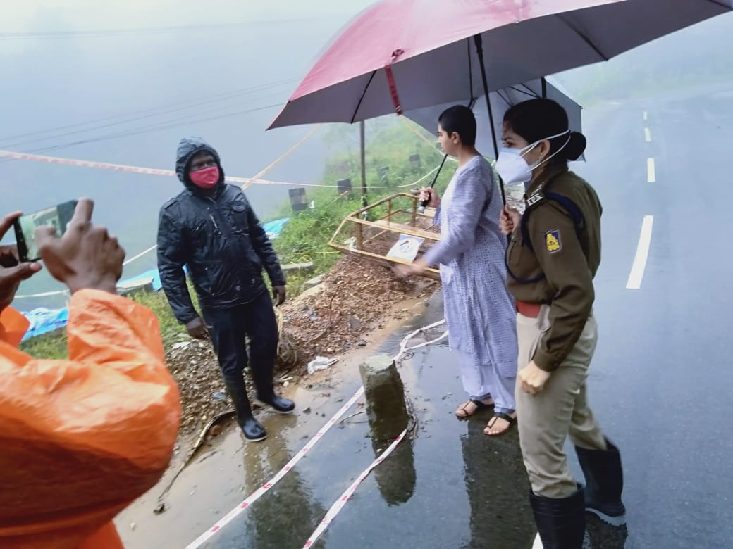 ಕೊಡಗಿನಲ್ಲಿ ಗಾಳಿ ಸಹಿತ ಧಾರಾಕಾರ ಮಳೆ : ಹಾನಿ ಪ್ರದೇಶಗಳಿಗೆ ಡಿಸಿ, ಎಸ್‍ಪಿ ಭೇಟಿ