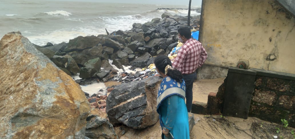 ಉಚ್ಚಿಲ: ತೀವ್ರಗೊಂಡ ಕಡಲಿನಬ್ಬರ, ಎರಡು ಮನೆಗಳಿಗೆ ಹಾನಿ