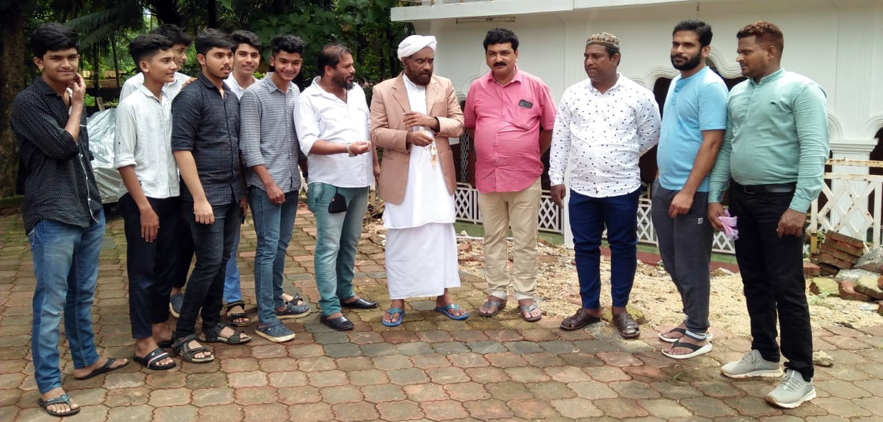 ಮುಲ್ಕಿ ಶಾಫಿ ಮಸೀದಿ ವಠಾರದಲ್ಲಿ ಸಿಕ್ಕಿದ ಚಿನ್ನಾಭರಣ: ವಾರಸುದಾರರಿಗೆ ಮರಳಿಸಿ ಪ್ರಾಮಾಣಿಕತೆ ಮೆರೆದ ಹೂ ವ್ಯಾಪಾರಿ