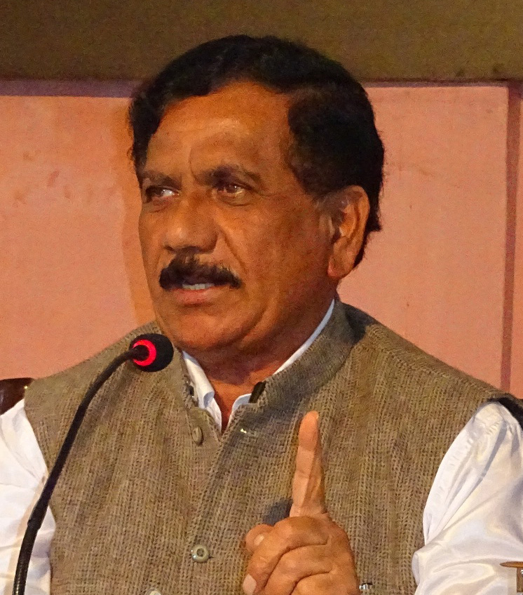 ಮಡಿಕೇರಿ- ಸಂಪಾಜೆ ರಸ್ತೆಯಲ್ಲಿ ಬಿರುಕು: ಭಾರೀ ವಾಹನಗಳ ಸಂಚಾರ ನಿರ್ಬಂಧಕ್ಕೆ ಶಾಸಕ ಕೆ.ಜಿ.ಬೋಪಯ್ಯ ಸಲಹೆ