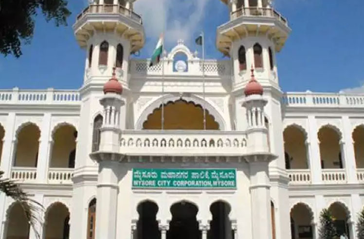 ಮೈಸೂರು: ಮಹಾನಗರ ಪಾಲಿಕೆ ವ್ಯಾಪ್ತಿಯಲ್ಲಿ ಕರ್ತವ್ಯ ನಿರ್ವಹಿಸುತ್ತಿದ್ದ 110 ಪೌರಕಾರ್ಮಿಕರ ವಜಾ