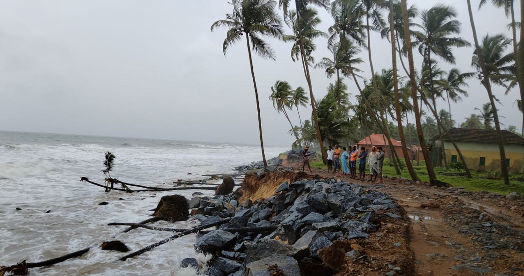 ಮೂಳೂರು : ತೀವ್ರಗೊಂಡ ಕಡಲ್ಕೊರೆತ