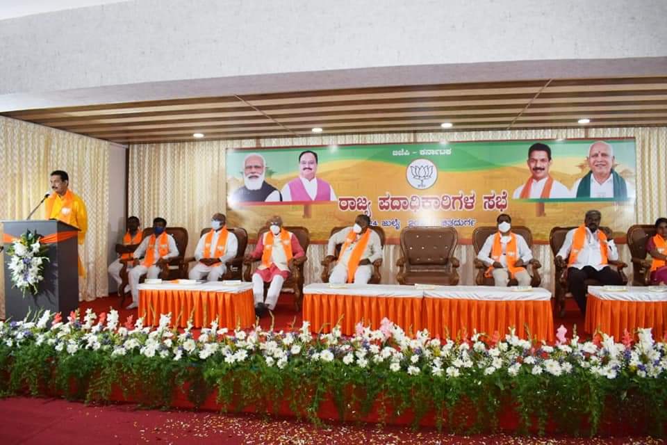 ದಲಿತರ ಬಗ್ಗೆ ಪ್ರೀತಿ ಇದ್ದರೆ ಖರ್ಗೆಯವರನ್ನು ಸಿಎಂ ಎಂದು ಘೋಷಿಸಿ: ಕಾಂಗ್ರೆಸ್ ಗೆ ನಳಿನ್‍ ಕುಮಾರ್ ಕಟೀಲ್ ಸವಾಲು