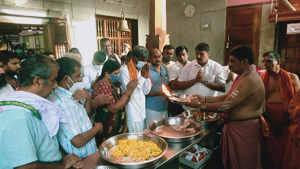 ದೇವಸ್ಥಾನಗಳಲ್ಲಿ ಪೂಜೆಗೆ ಸಚಿವ ಕೋಟ ಶ್ರೀನಿವಾಸ ಪೂಜಾರಿ ಚಾಲನೆ