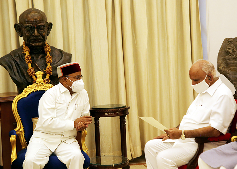 ರಾಜ್ಯಪಾಲರಿಗೆ ರಾಜೀನಾಮೆ ಸಲ್ಲಿಸಿದ ಬಿ.ಎಸ್ ಯಡಿಯೂರಪ್ಪ