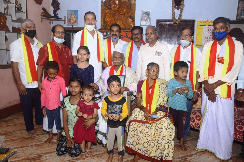 ಹಿರಿಯರೆಡೆಗೆ ನಮ್ಮ ನಡಿಗೆ: ಶಿಲ್ಪಿ ನಾರಾಯಣ ಆಚಾರ್ಯಗೆ ಗೌರವ