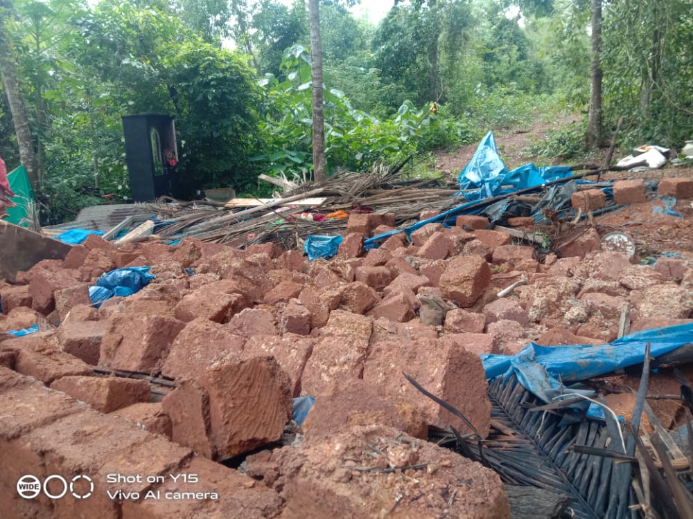 ಪುತ್ತೂರು: ಶಾಲಾ ಜಾಗದಲ್ಲಿ ಅಕ್ರಮ ಮನೆ ನಿರ್ಮಾಣ ಆರೋಪ; ಕಂದಾಯ ಇಲಾಖೆಯಿಂದ ಮನೆ ತೆರವು