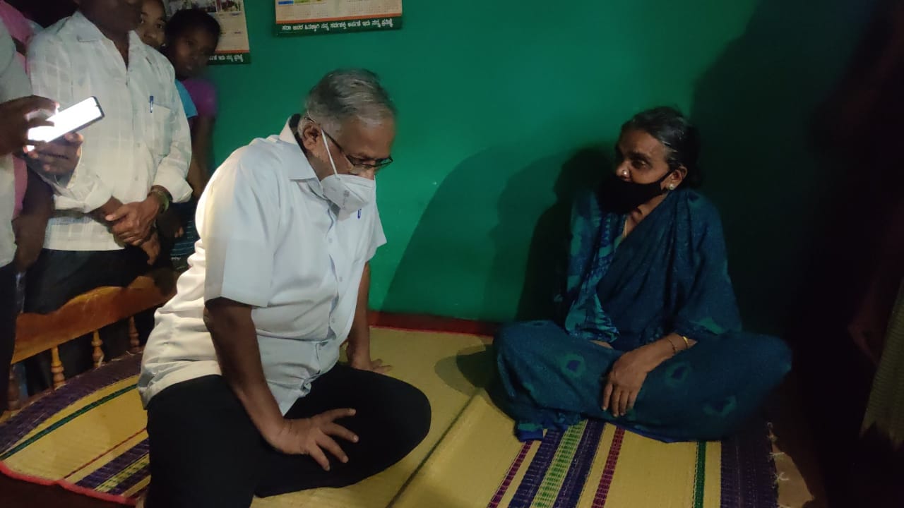 ಬಿಎಸ್ ವೈ ರಾಜೀನಾಮೆಯಿಂದ ನೊಂದು ಆತ್ಮಹತ್ಯೆ ಮಾಡಿಕೊಂಡಿದ್ದ ಯುವಕನ ಮನೆಗೆ ಭೇಟಿ ನೀಡಿ ಸಾಂತ್ವನ ಹೇಳಿದ ಸುರೇಶ್ ಕುಮಾರ್