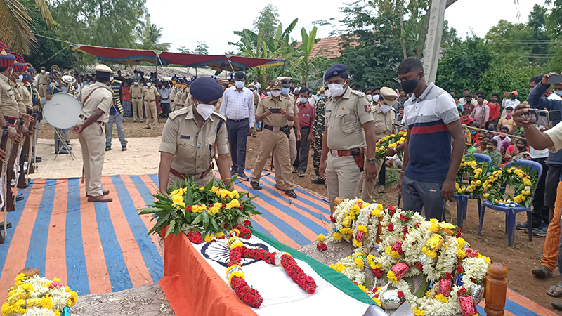 ಹೃದಯಾಘಾತದಿಂದ ನಿಧನ: ಸಕಲ‌ ಸರ್ಕಾರಿ ‌ಗೌರವದೊಂದಿಗೆ ಯೋಧನ ಅಂತ್ಯ ಸಂಸ್ಕಾರ
