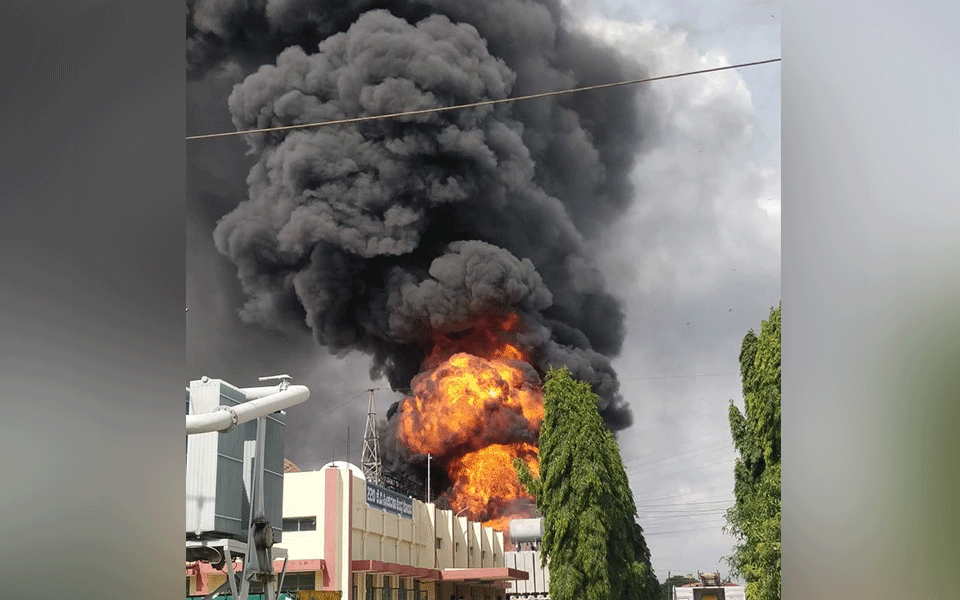 ಕೋಲಾರದಲ್ಲಿ ಹೊತ್ತಿ ಉರಿದ ಪವರ್ ಸ್ಟೇಷನ್: ವಿದ್ಯುತ್ ಪೂರೈಕೆ ಘಟಕದಲ್ಲಿ ಭಾರೀ ಅಗ್ನಿ ಅವಘಡ
