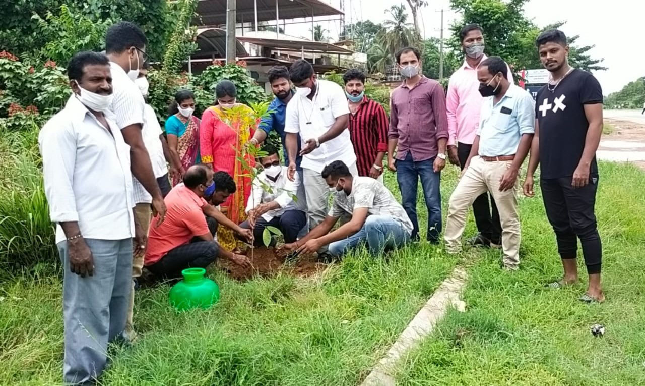 ತೆಕ್ಕಟ್ಟೆಯಲ್ಲಿ ವೃಕ್ಷಾರೋಪಣ ಕಾರ್ಯಕ್ರಮಕ್ಕೆ ಚಾಲನೆ