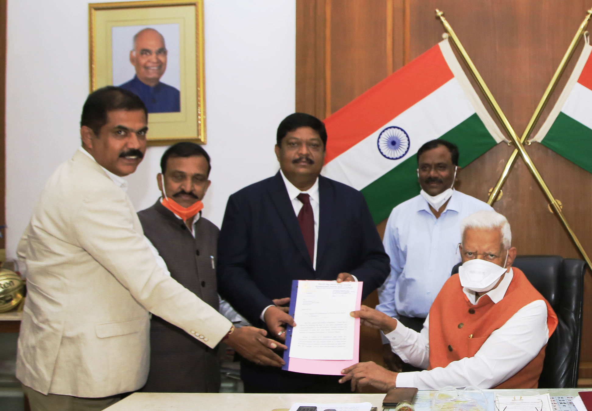 ದಕ್ಷಿಣ ಭಾರತದಲ್ಲಿ ಸುಪ್ರೀಂಕೋರ್ಟ್ ಪೀಠ ಸ್ಥಾಪಿಸುವಂತೆ ರಾಜ್ಯಪಾಲರಿಗೆ ವಕೀಲರ ಪರಿಷತ್ತಿನಿಂದ ಮನವಿ