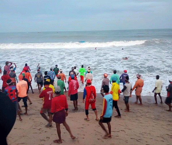 ಕಾಸರಗೋಡು: ಸಮುದ್ರದಲ್ಲಿ ಮಗುಚಿಬಿದ್ದ ದೋಣಿ; ಮೂವರು ನಾಪತ್ತೆ