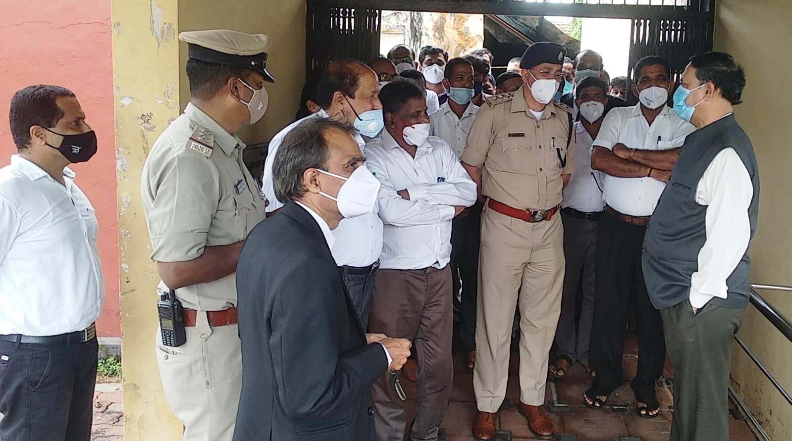 ಭಟ್ಕಳ ನ್ಯಾಯಾಲಯ ಕಟ್ಟಡಕ್ಕೆ ಬೆಂಕಿ ಬಿದ್ದ ಪ್ರಕರಣ; ಜಿಲ್ಲಾ ಸತ್ರ ನ್ಯಾಯಾಲಯದ ನ್ಯಾಯಾಧೀಶ ರಾಜಶೇಖರ್ ಭೇಟಿ